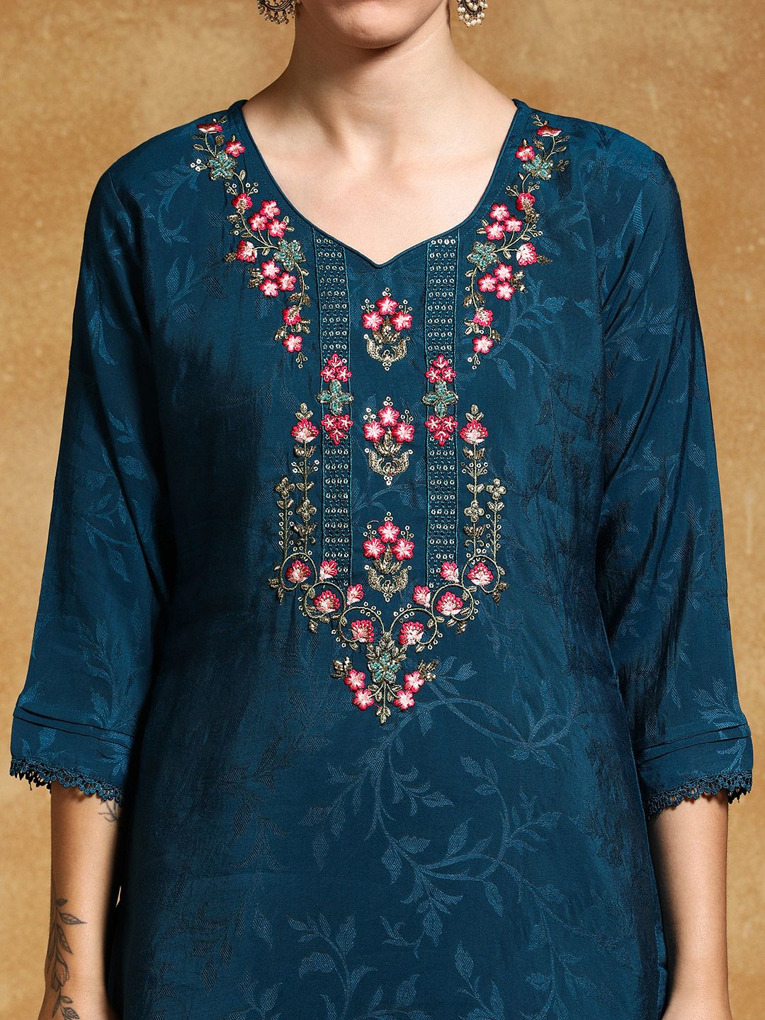 Varanga Women Floral Embroidered Regular Kurta with Trousers & With Dupatta