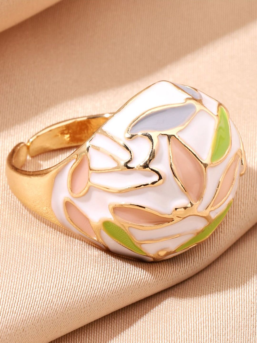 Cincin jari enamel berdaun asin