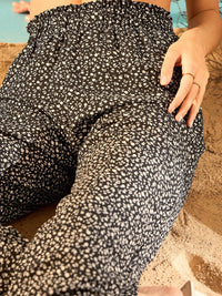 Berrylush Women Black Floral Printed Relaxed Straight Leg High-Rise Parallel Trouser