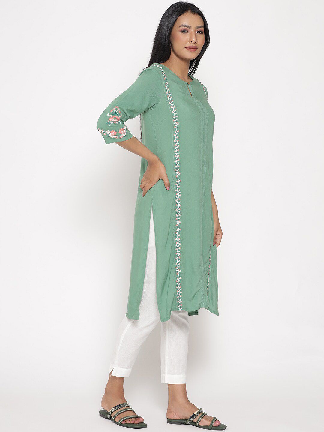 W Women Floral Embroidered Keyhole Neck Thread Work Kurta