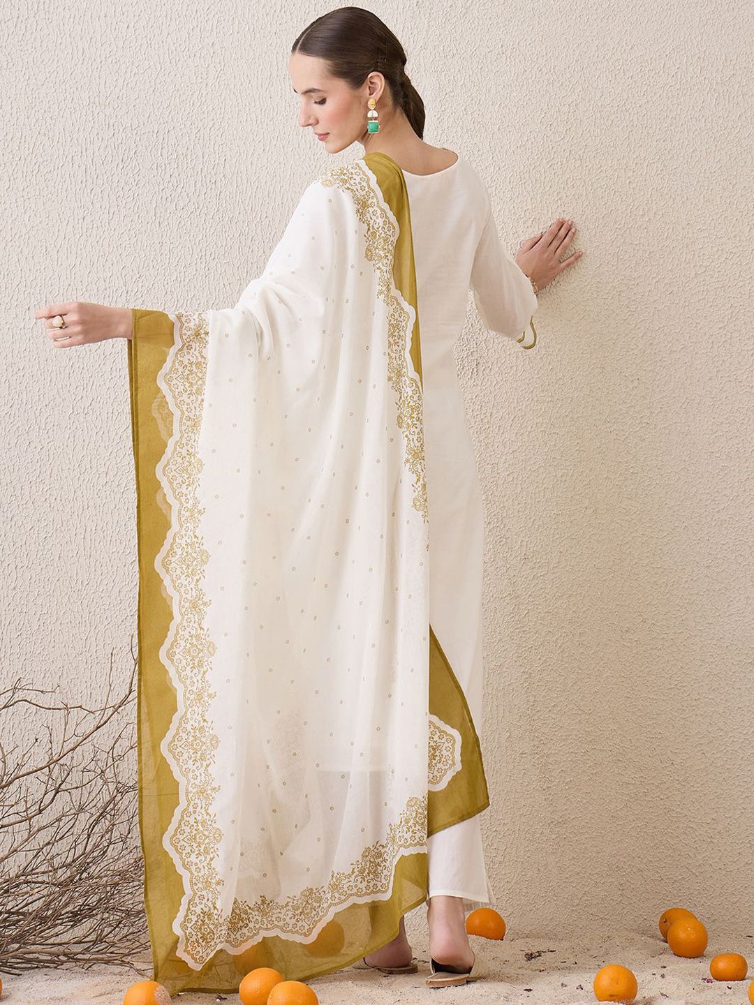 Indo era bunga bersulam bersulam kapas tulen Kurta lurus dengan seluar & dupatta