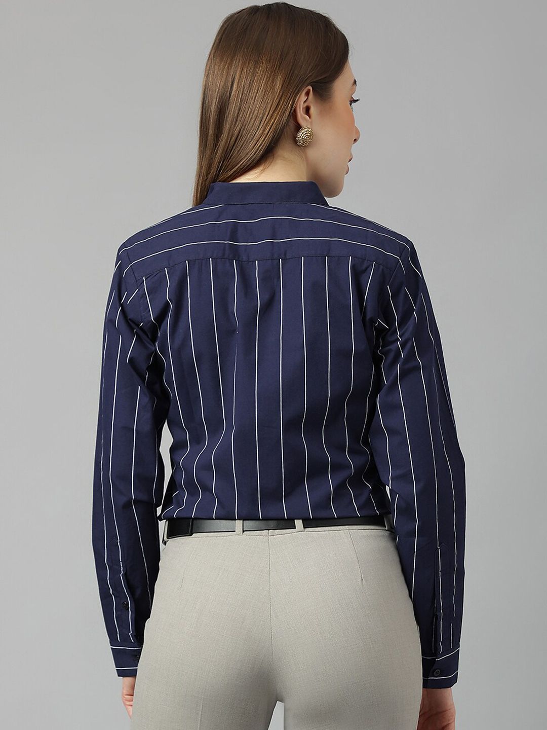 Hancock Sharp Slim sesuai dengan baju formal kapas menegak