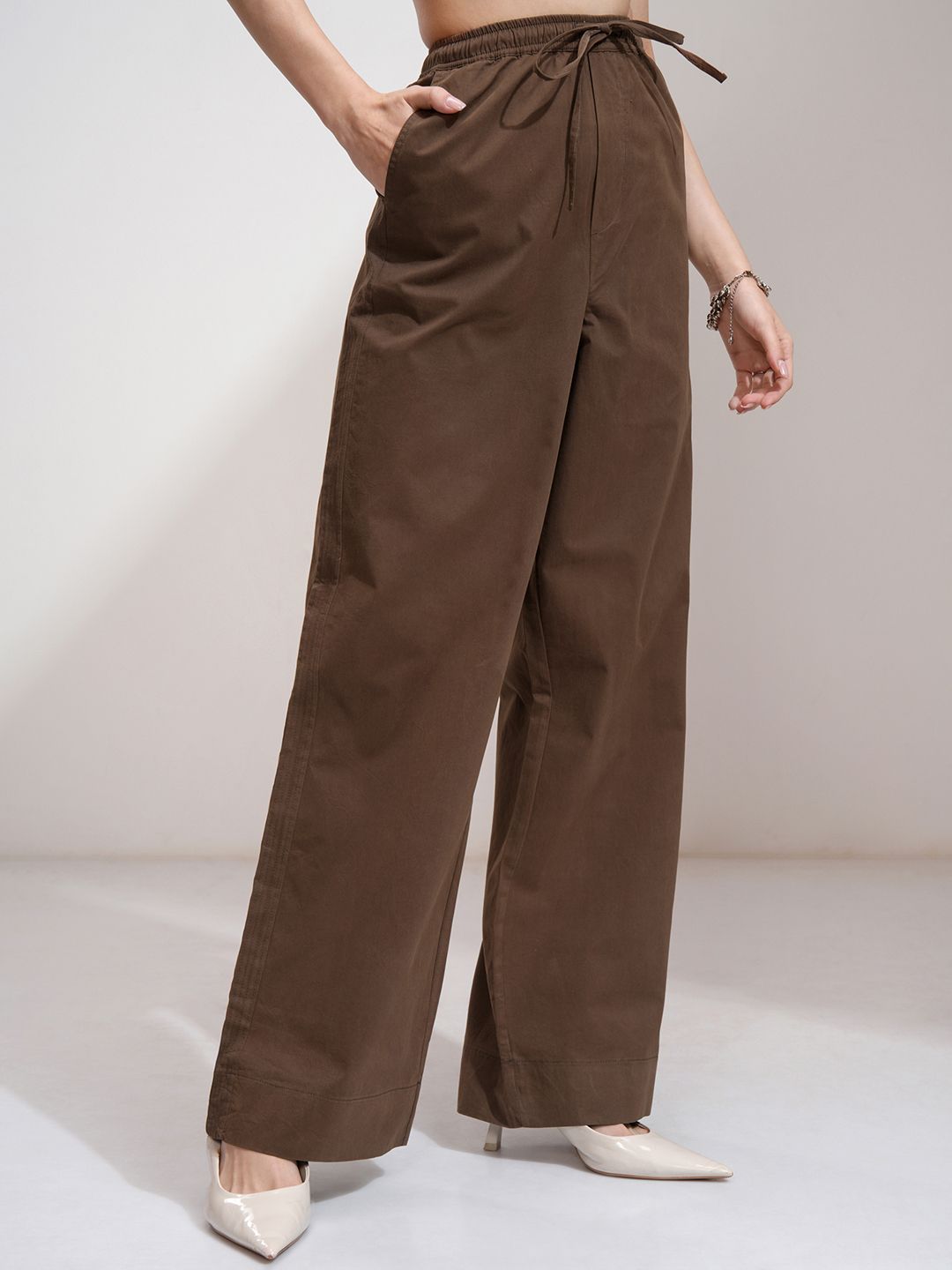 Tokyo Talkies Women Solid Elasticated Waist Straight FIt Casual Pants