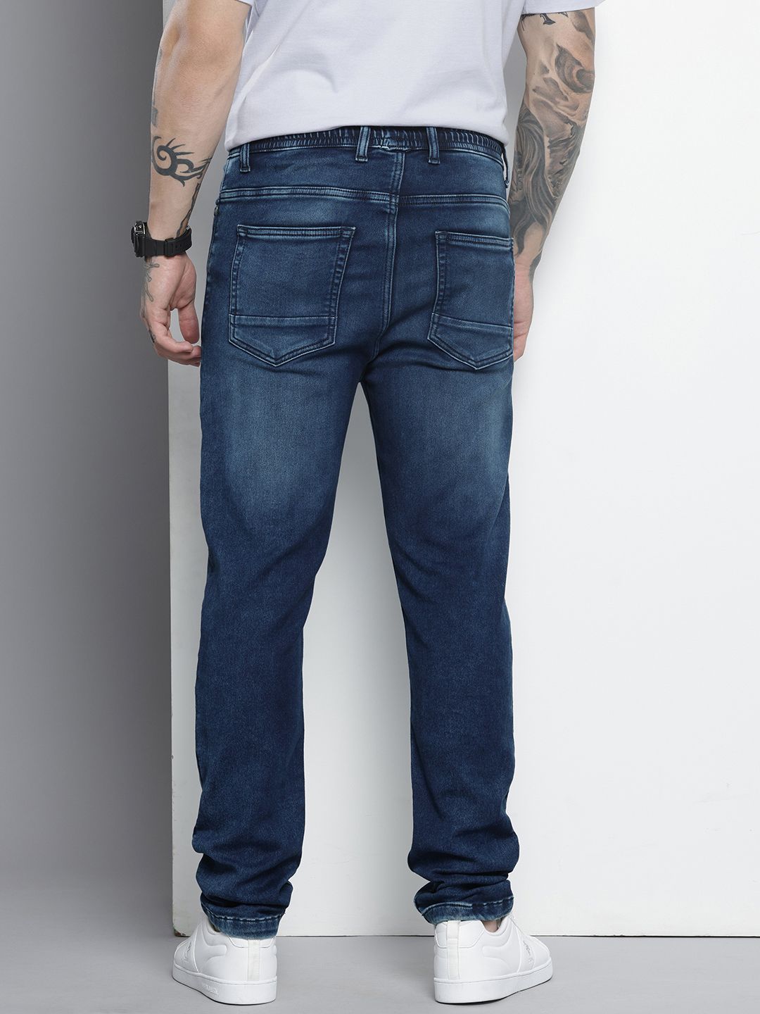 The Indian Garage Co Men Heavy Fade Stretchable Jeans