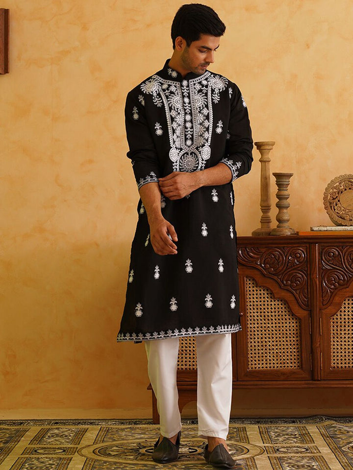 SOJANYA LUXE Floral Embroidered Regular Thread Work Pure Cotton Kurta with Pyjamas