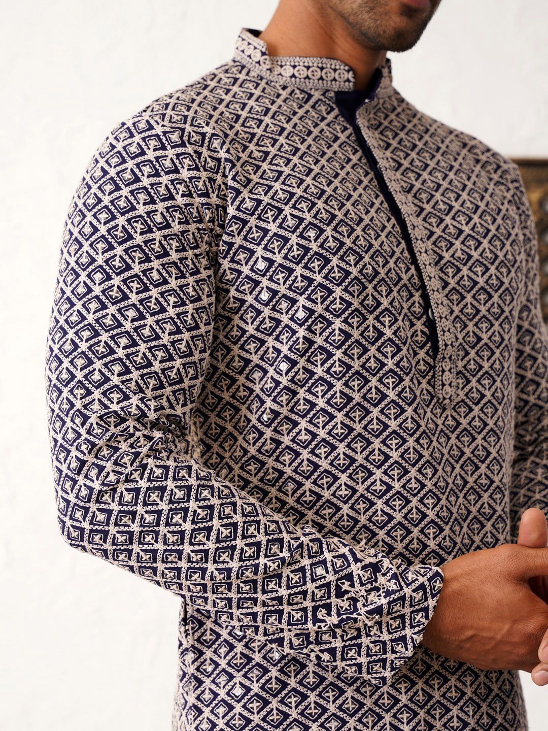 Jompers Mandarin Collar Geometric Thread Work Cotton Straight Kurta