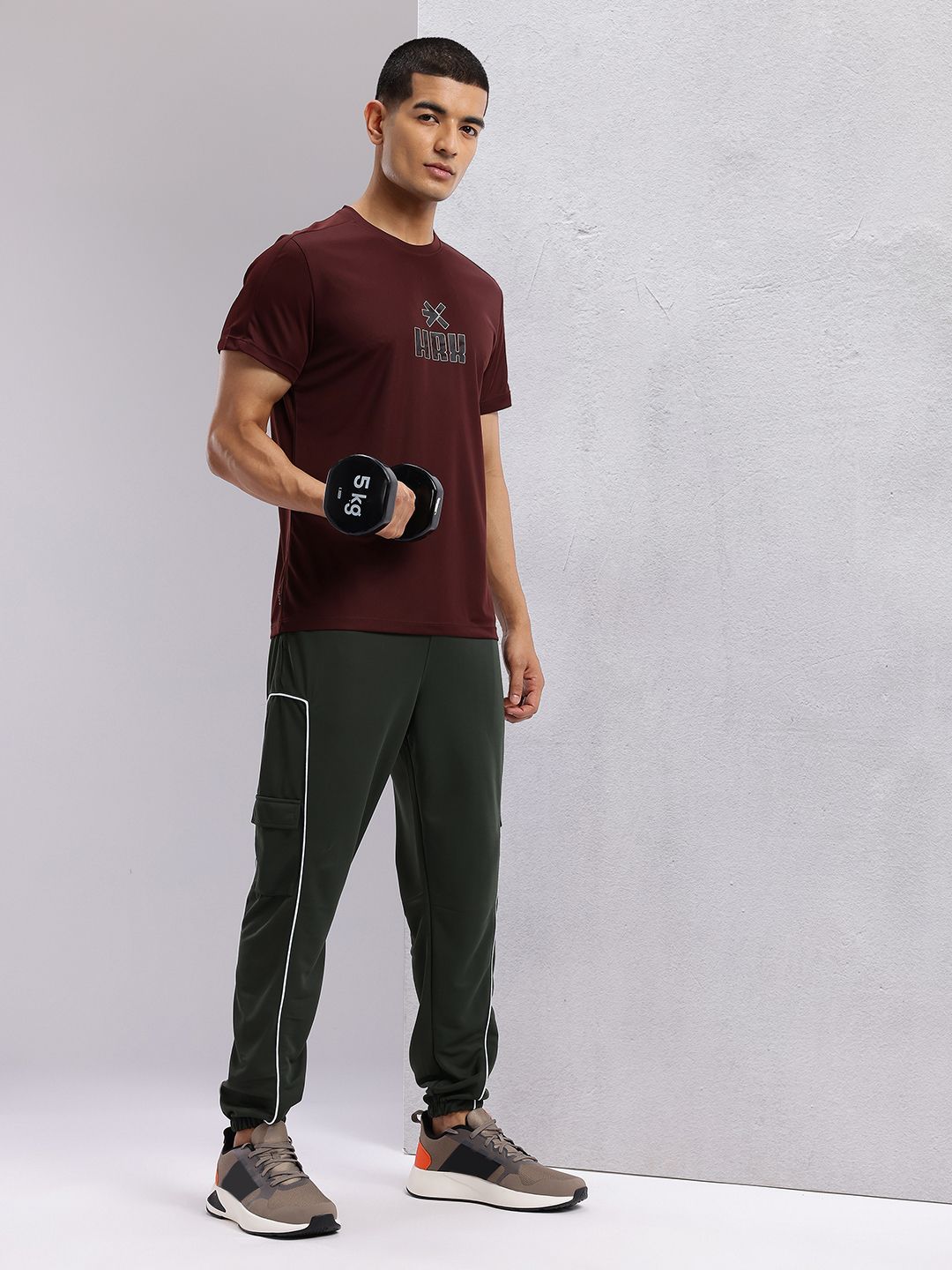 HRX by Hrithik Roshan Men Contrast Piping Mid-Rise Rapid-Dry Cargo-Style Training Joggers