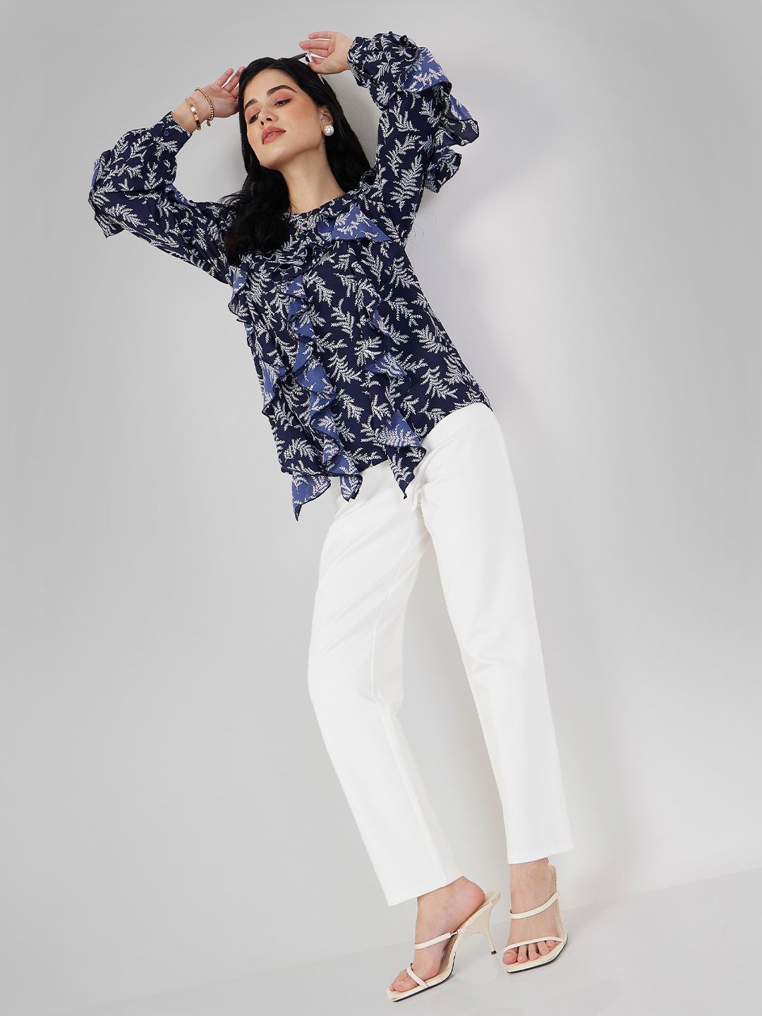 SASSAFRAS Women White Slim Fit Mid Rise Cigarette Trousers