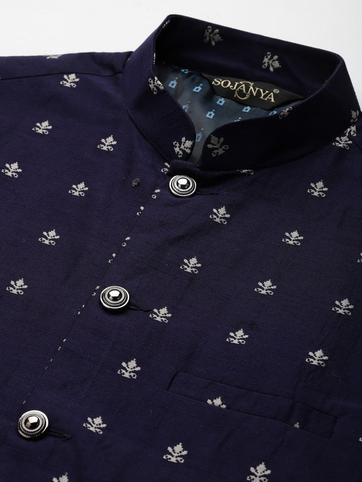 SOJANYA Men Blue Kurta with Churidar
