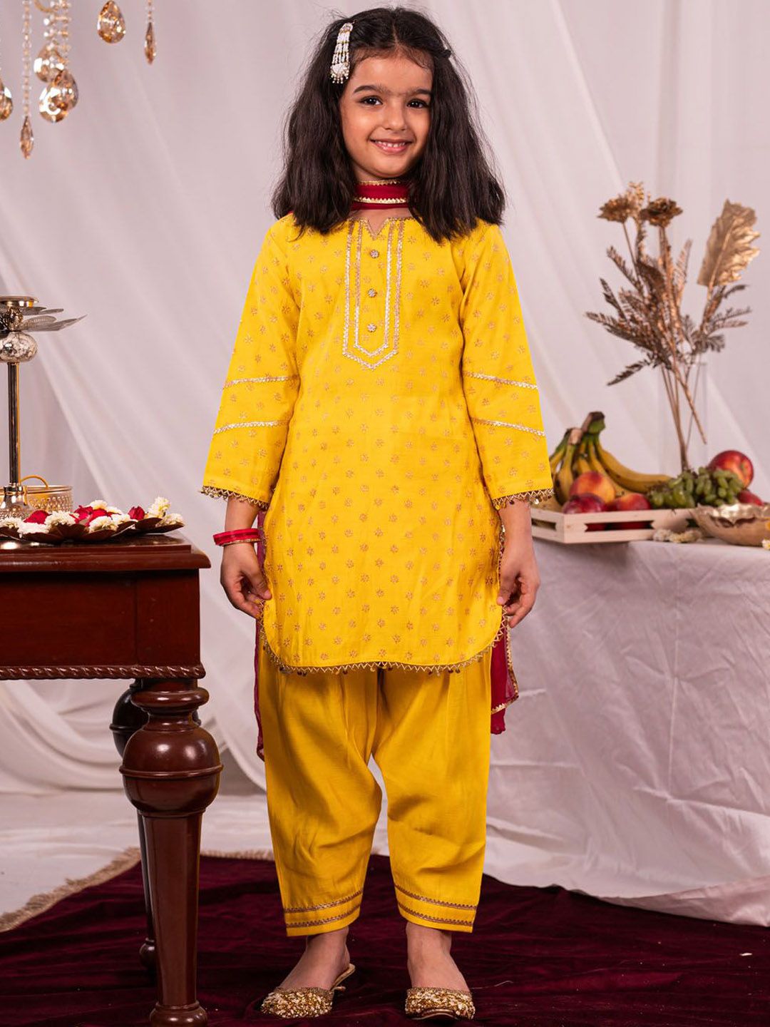 VASTRAMAY Girls Ethnic Motifs Printed Regular Gotta Patti Kurta With Patiala & Dupatta