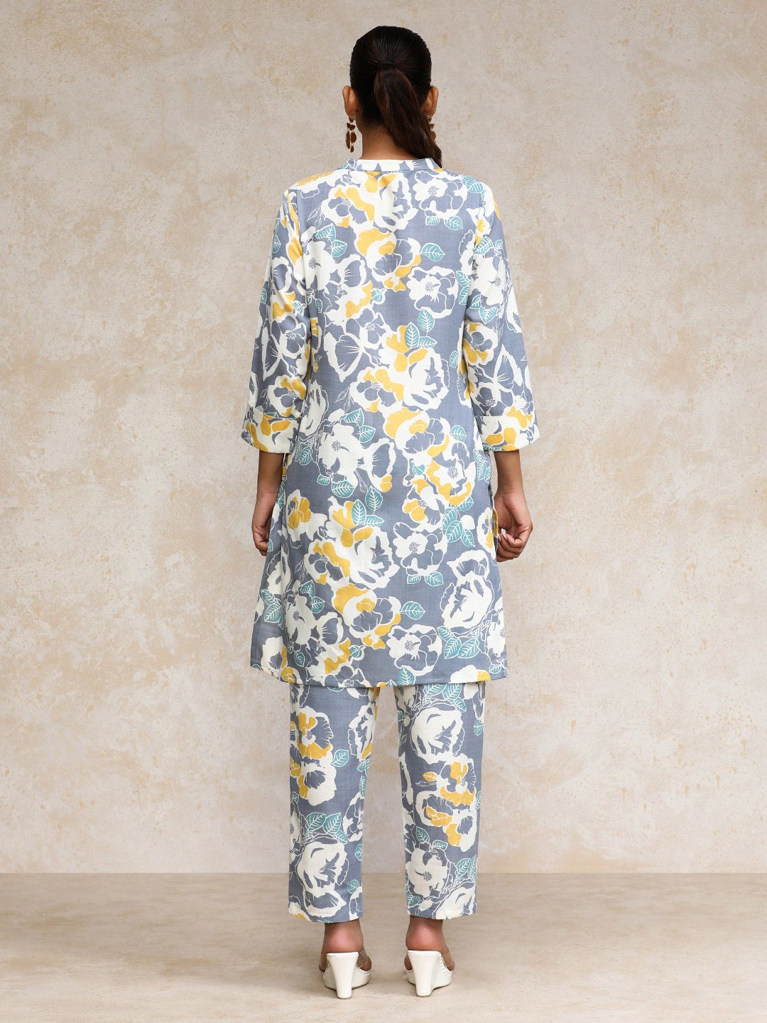 Varanga Women Printed Regular Kurta with Trousers