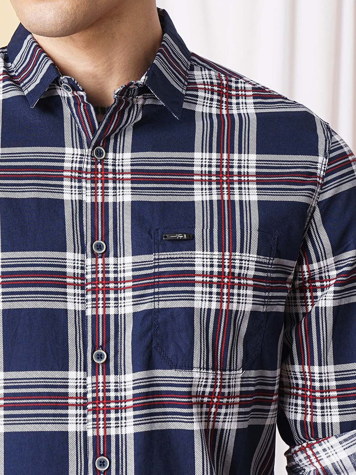 The Indian Garage Co Men Navy Blue & White Slim Fit Tartan Checks Checked Casual Shirt