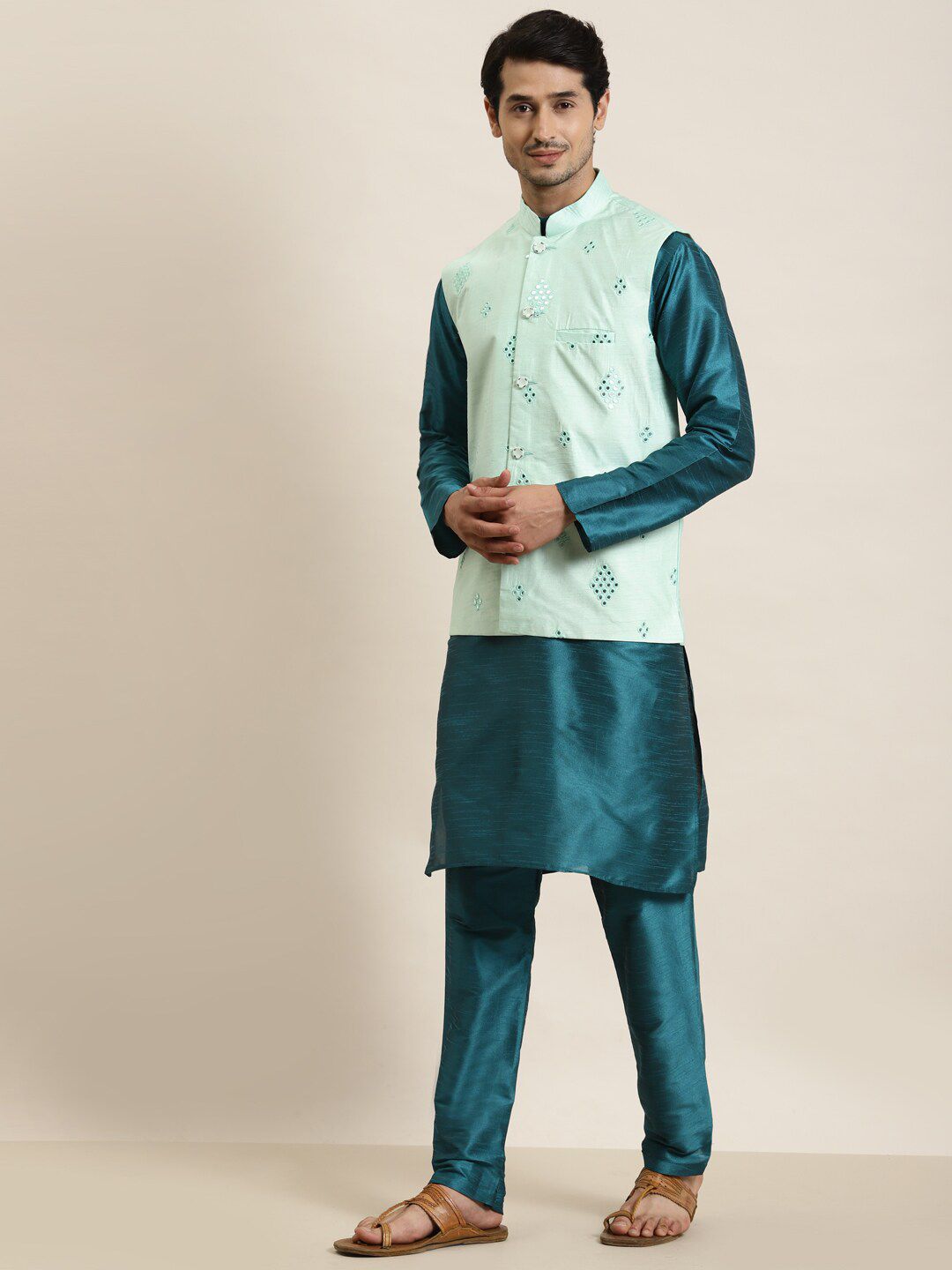SOJANYA Kurta Lurus Kolar Mandarin Dengan Jaket Churidar & Nehru