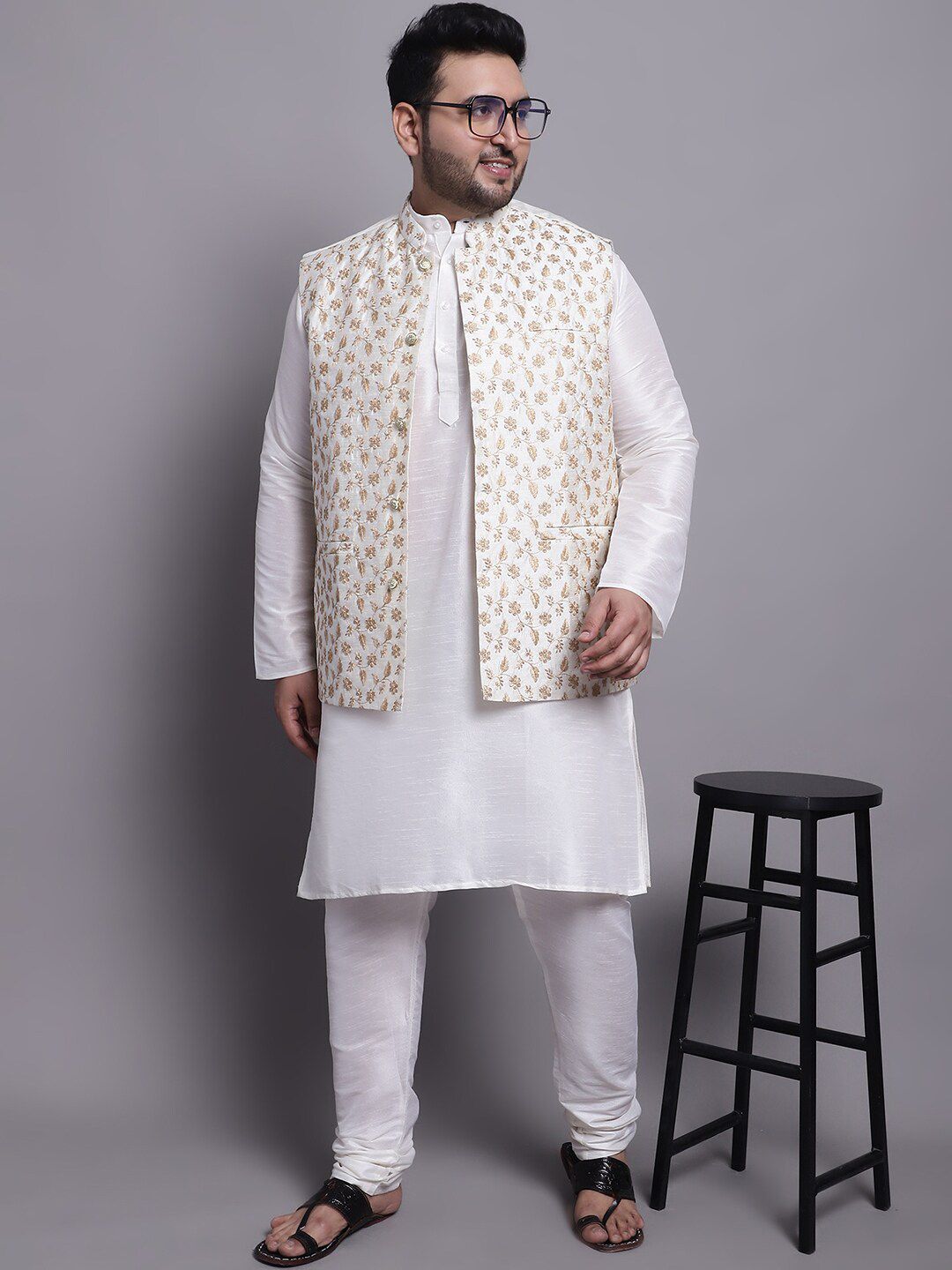SOJANYA PLUS Regular Kurta & Pyjamas With Nehrujacket