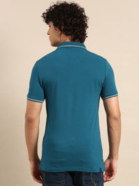 Menjadi t-shirt kolar polo manusia