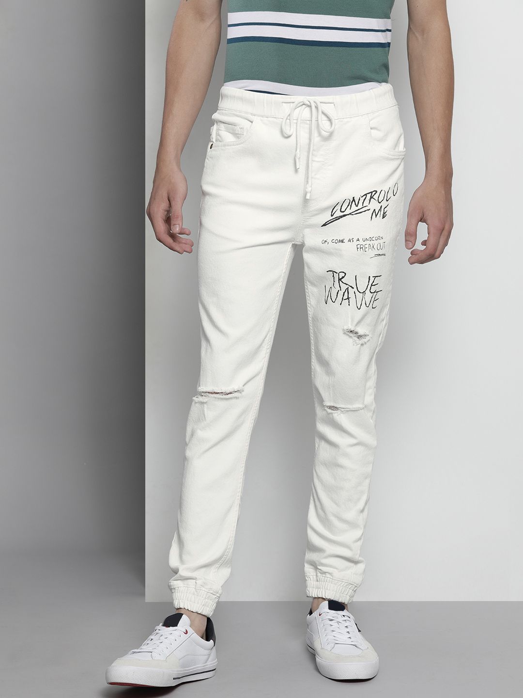The Indian Garage Co Men White Slash Knee Printed Stretchable Jeans