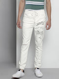The Indian Garage Co Men White Slash Knee Printed Stretchable Jeans