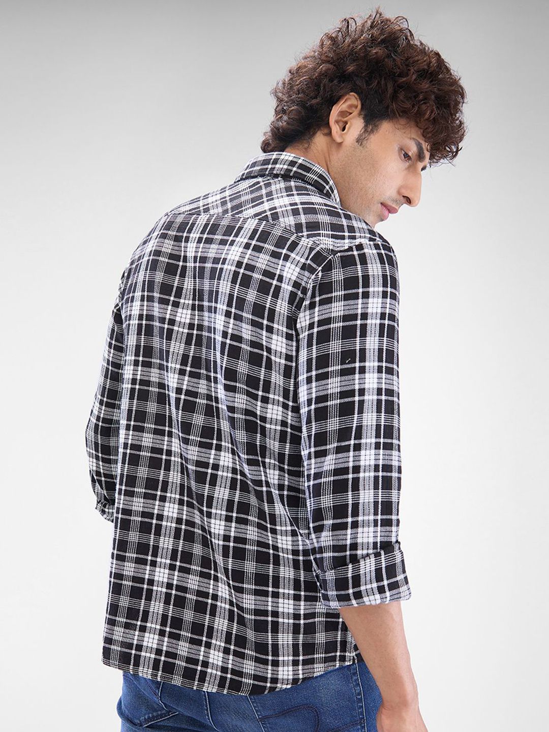 SPYKAR Men Slim Fit Opaque Checked Spread Collar Casual Shirt