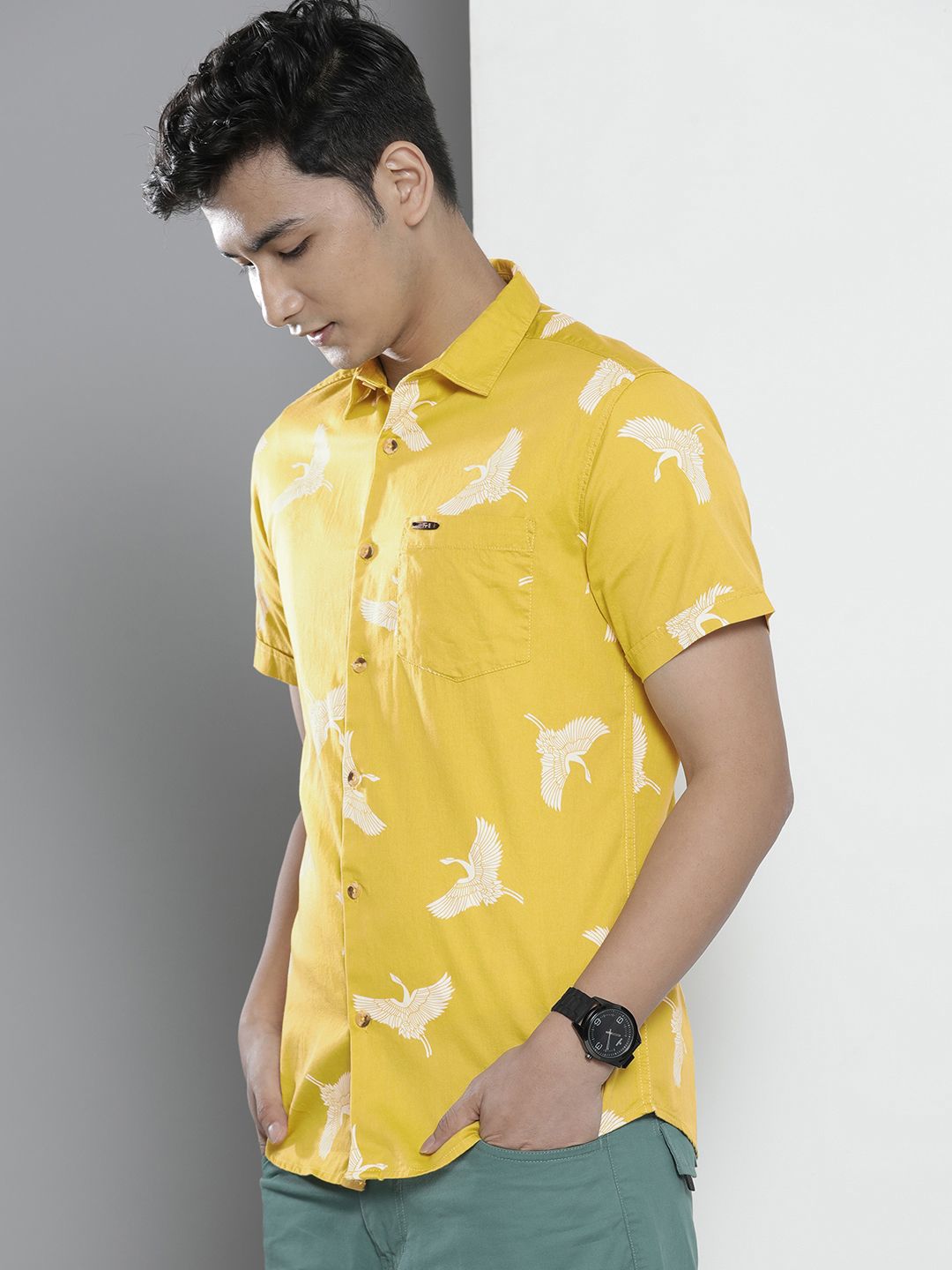 The Indian Garage Co Men Slim Fit Conversational Printed Resortwear Shirt