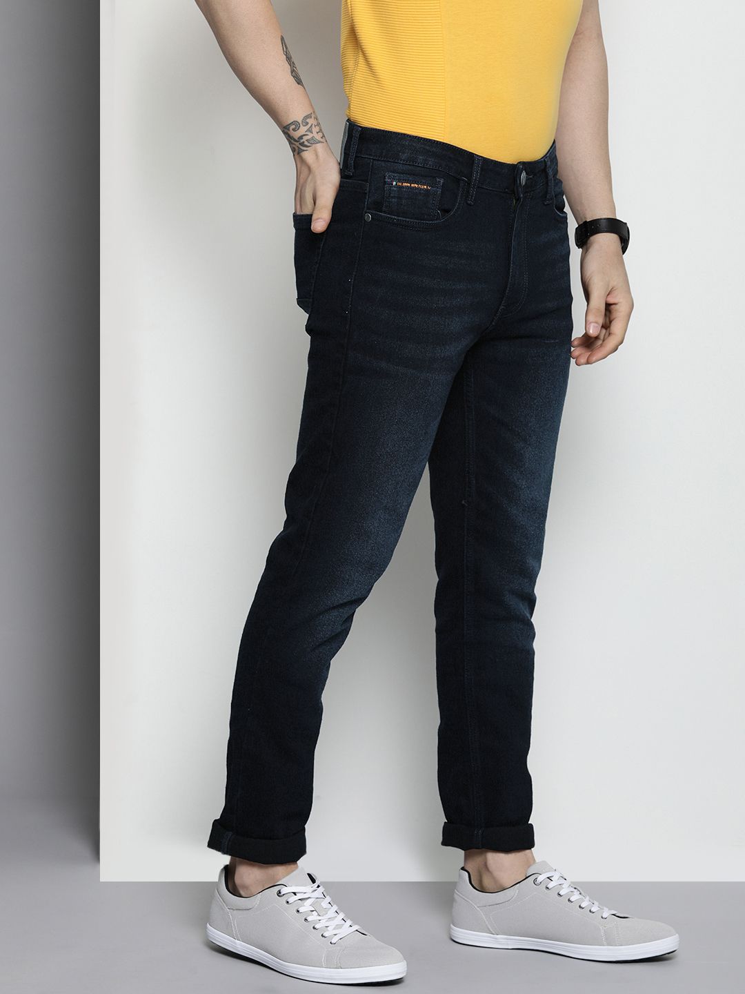 The Indian Garage Co Men Slim Fit Light Fade Stretchable Jeans