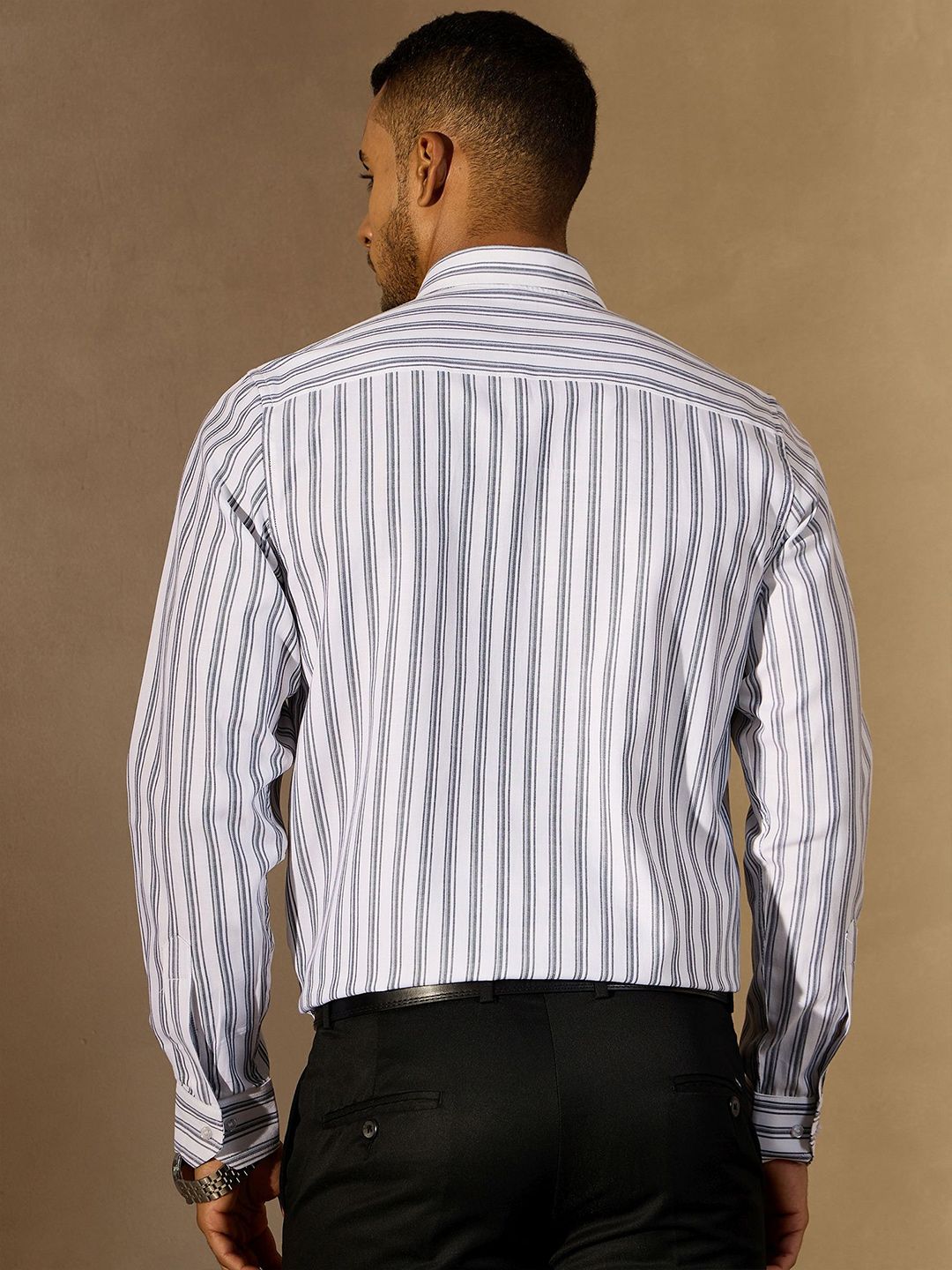 DENNISON Men Vertical Stripes Spread Collar Regular Fit Formal Shirt