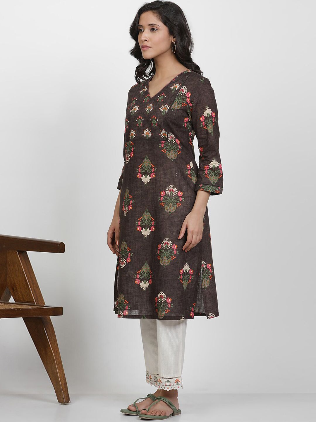W Women Floral Printed V-Neck Kurta