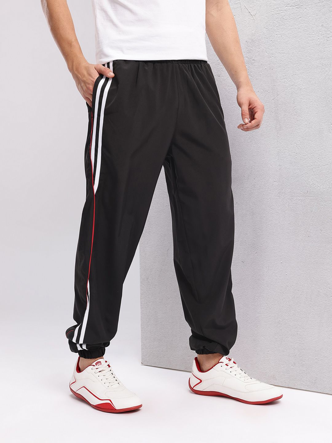 HRX by Hrithik Roshan Men Side Striped Joggers