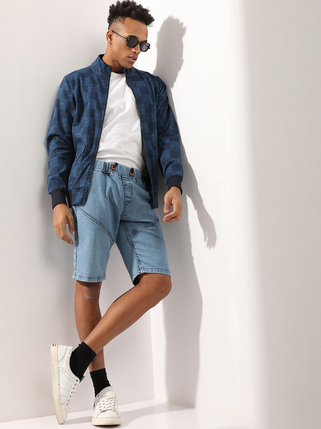 Kampus Sutra Men Blue memeriksa jaket windcheater
