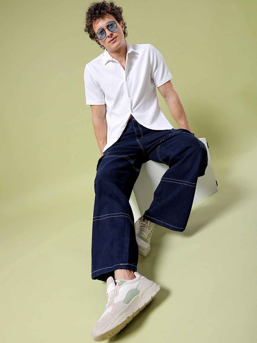 The Indian Garage Co Men Wide Leg Contrast Stitch Mid-Rise Cotton Cargo Jeans