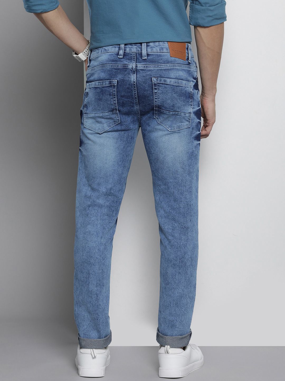 The Indian Garage Co Men Blue Mildly Distressed Light Fade Cropped Stretchable Jeans