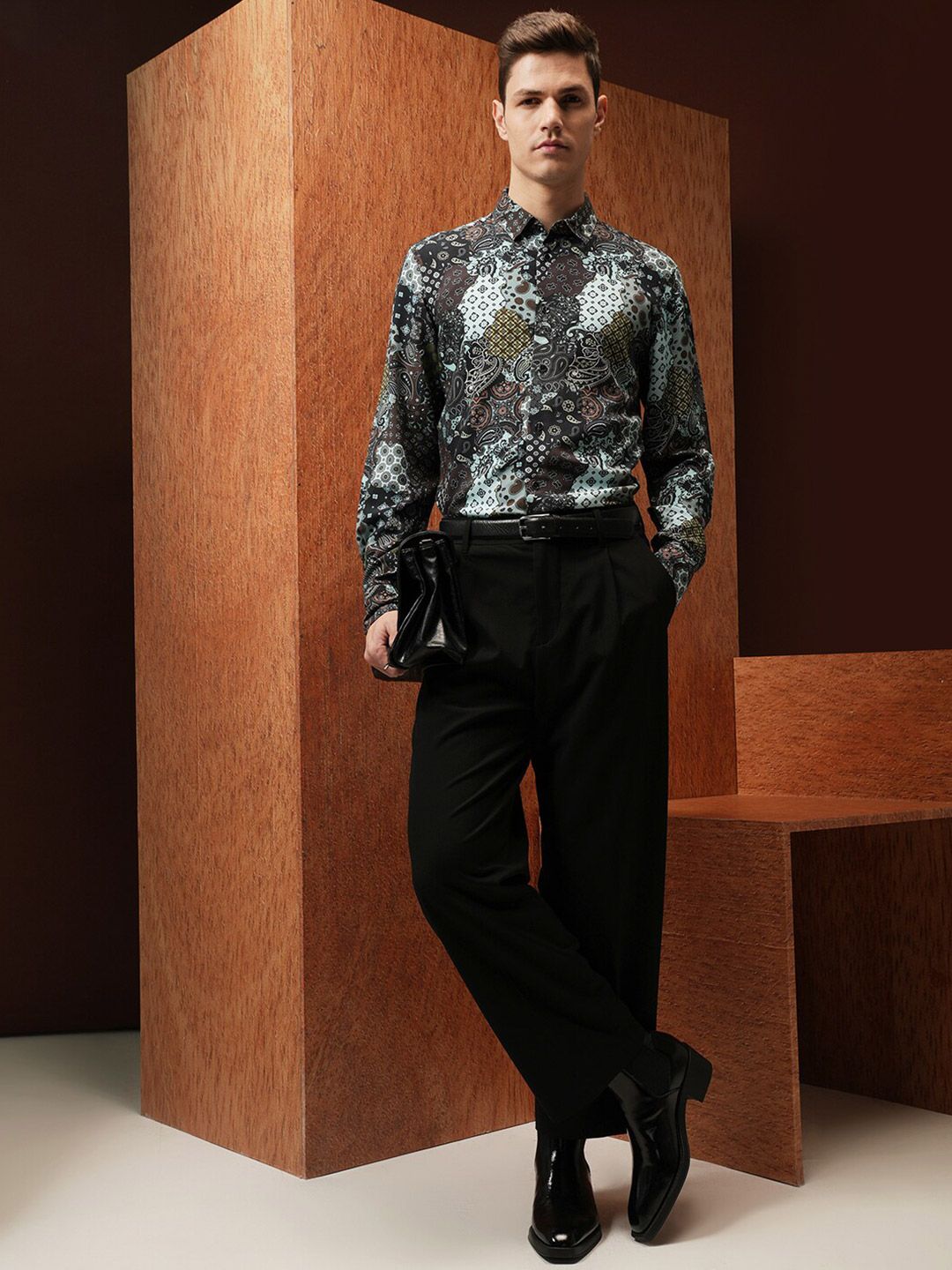 LOCOMOTIVE Slim Fit Abstract Printed Opaque Casual Shirt