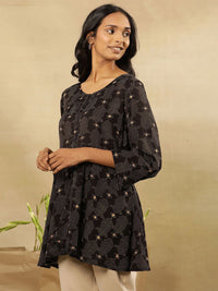 W Round Neck Three Quarter Sleeves Floral Print Top