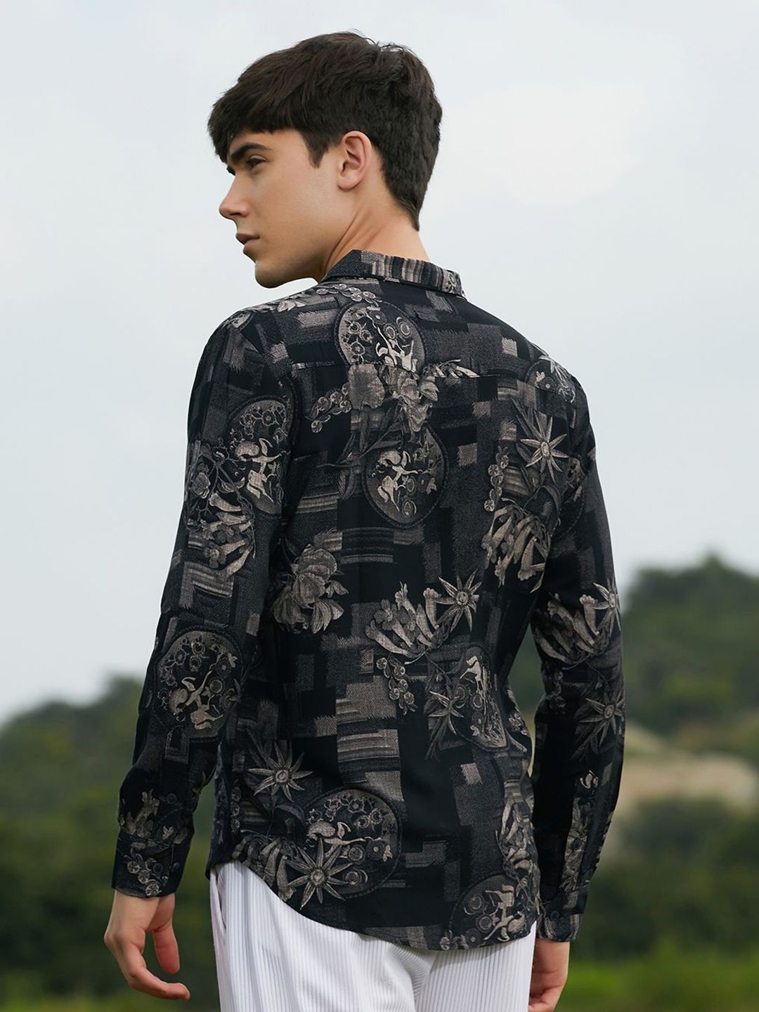 Campus Sutra Men Relaxed Fit Spread Collar Floral Printed Cotton Casual Shirt