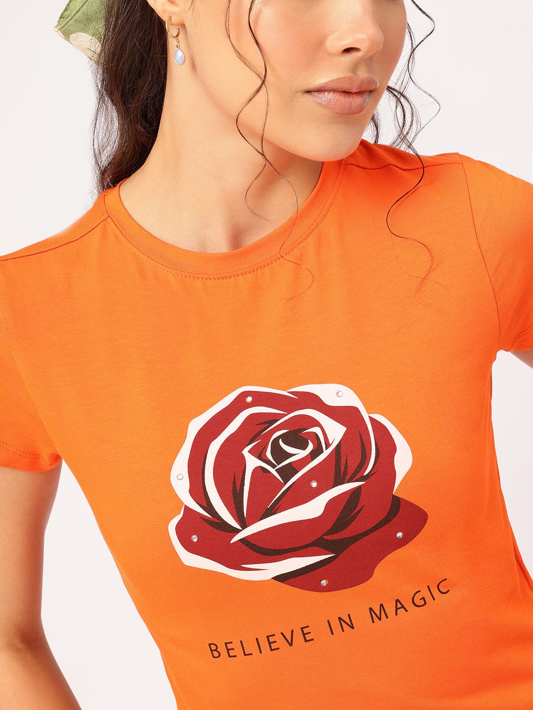 DressBerry Rose Glow Graphic Basic Bee T-shirt