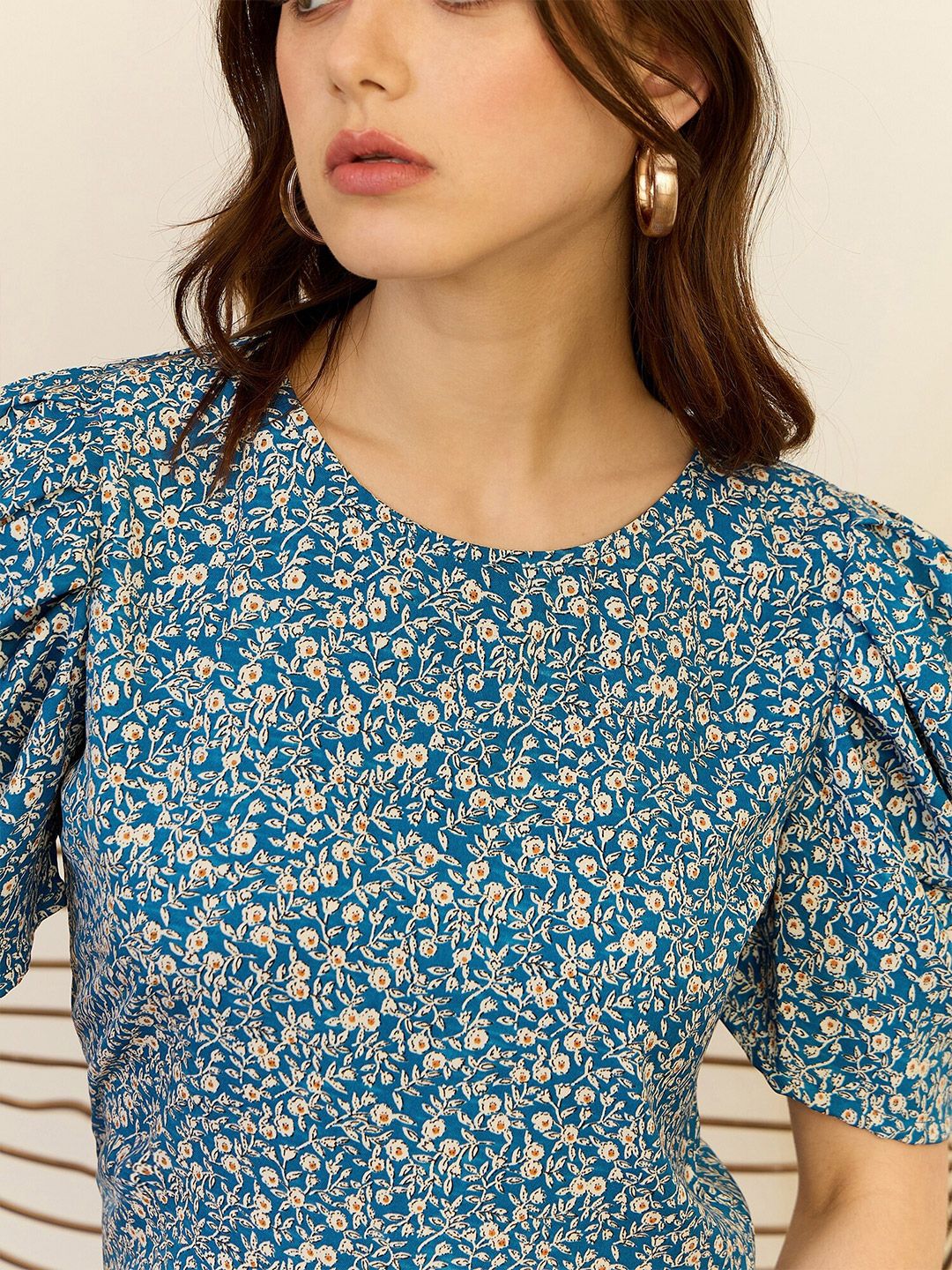 Berrylush Floral Print Round Neck Short Puff Sleeves Top