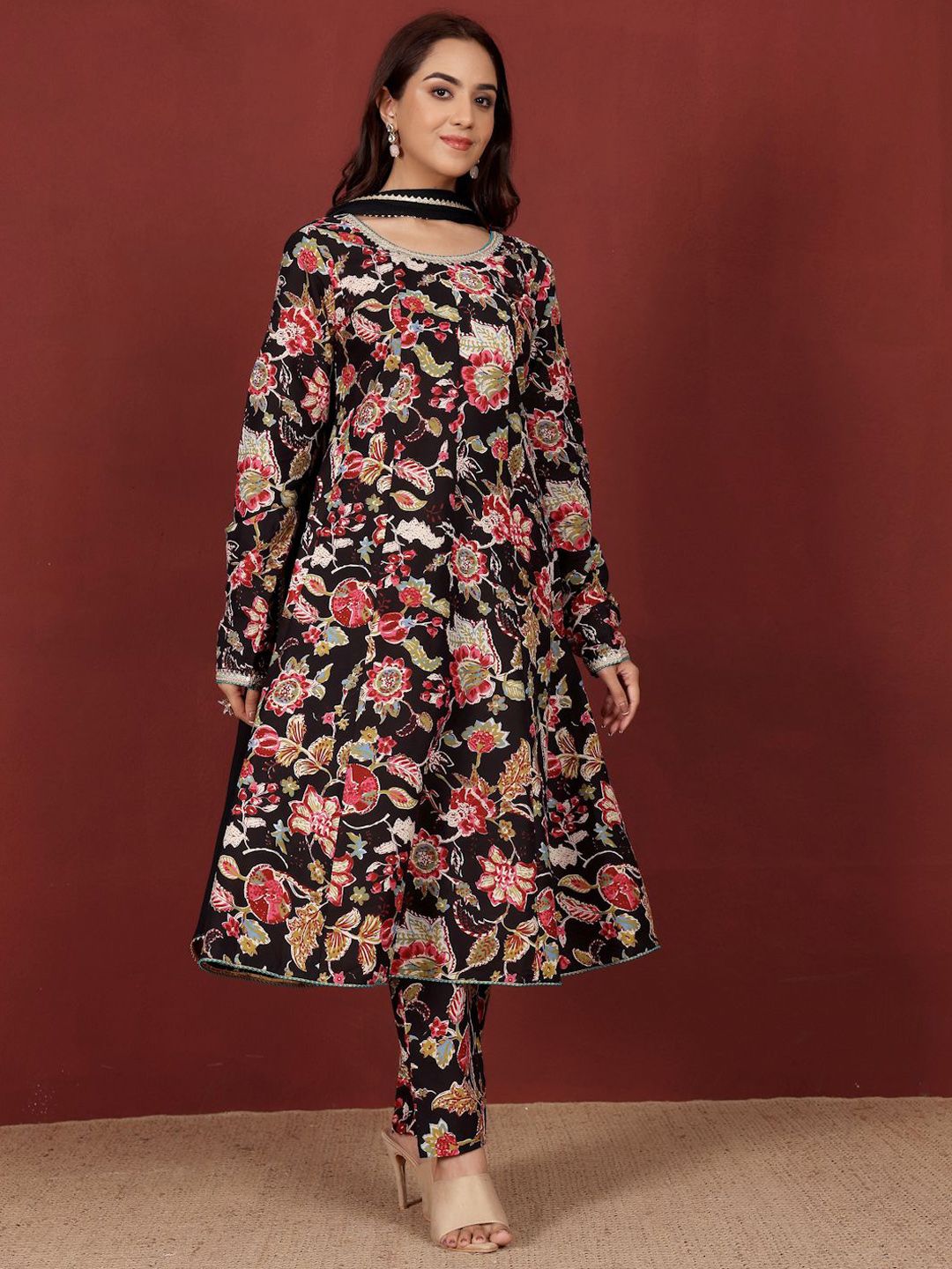 Varanga Floral Printed Thread Work Pure Cotton Kurta With Trousers & Dupatta