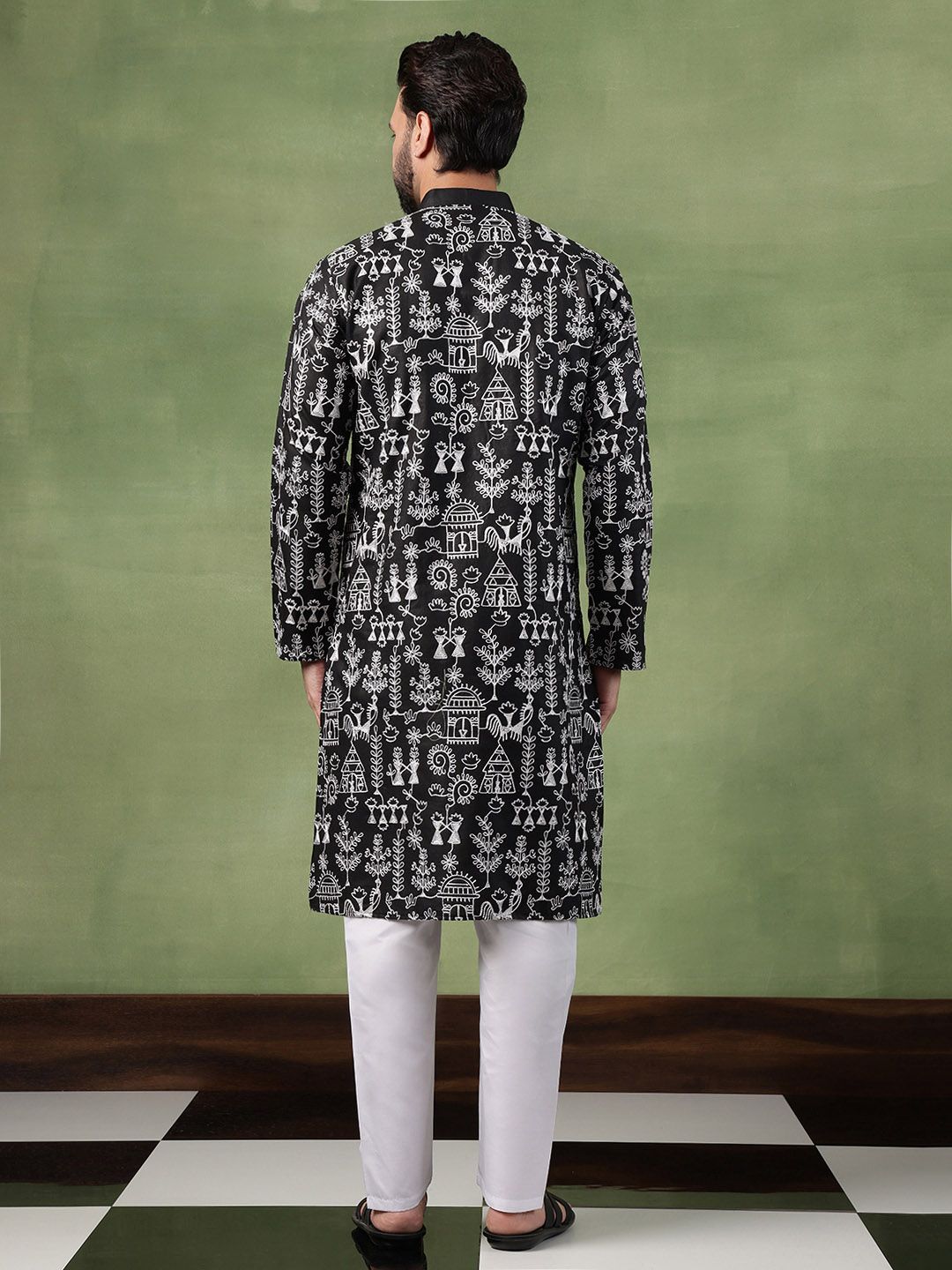 SOJANYA Men Embroidered Thread Work Kurta