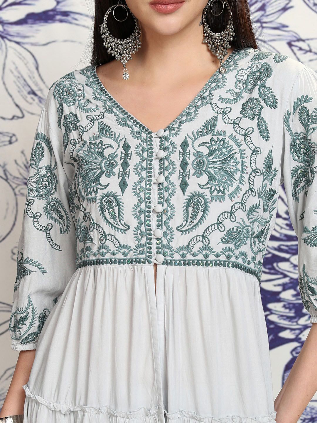 Vishudh Ethnic Motifs Embroidered V-Neck Thread Work Straight Kurta With Trousers