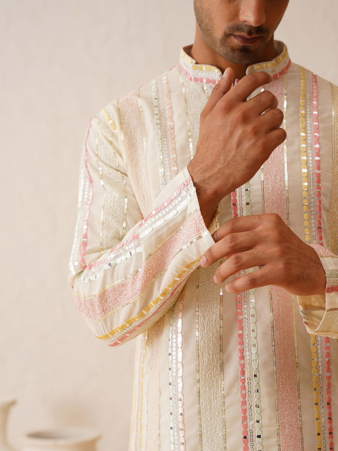 SOJANYA LUXE Kurta Labuci Biasa Sulam Kolar Mandarin dengan Piyama