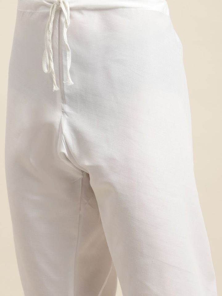 SOJANYA Lelaki White Chikankari Pure Cotton Kurta dengan Piyama & Jaket Nehru