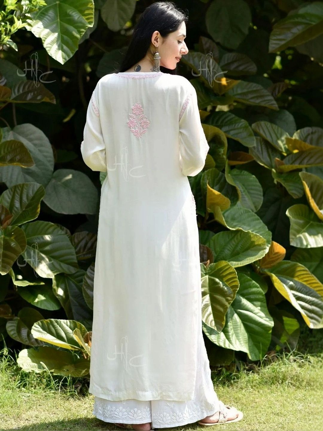 Rumah Wanita Chikankari Motif Etnik Bersulam Kurta Chikankari