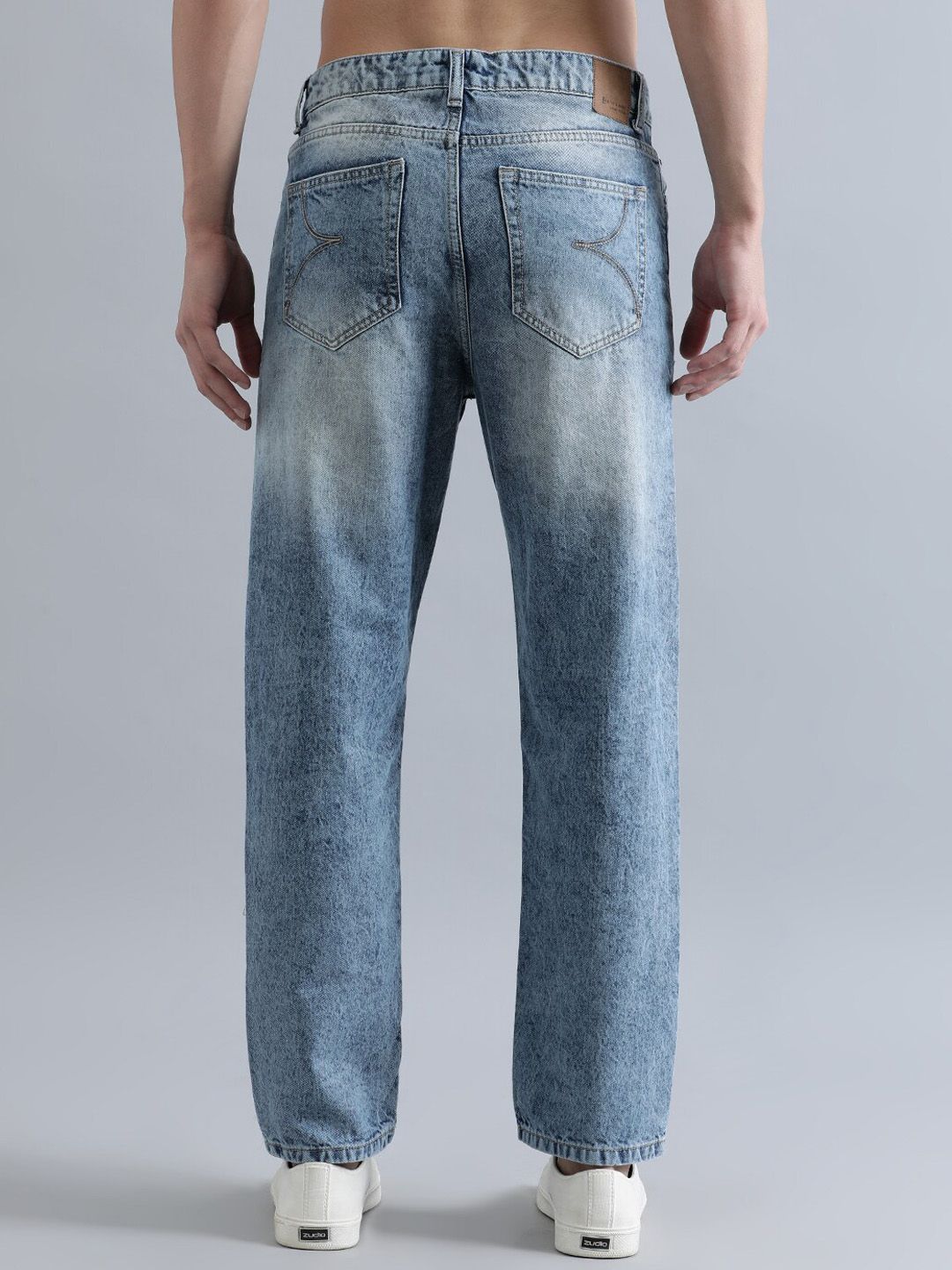 Bene Kleed Men Relaxed Fit Mid-Rise Clean Look Light Fade Cotton Jeans