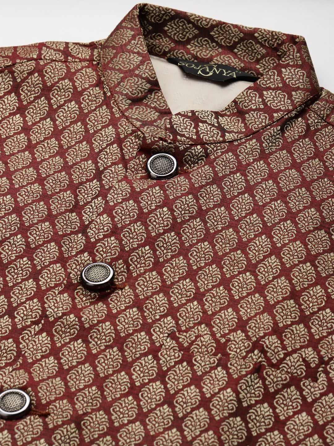 SOJANYA Men Cream Kurta dengan Jaket Churidar & Nehru