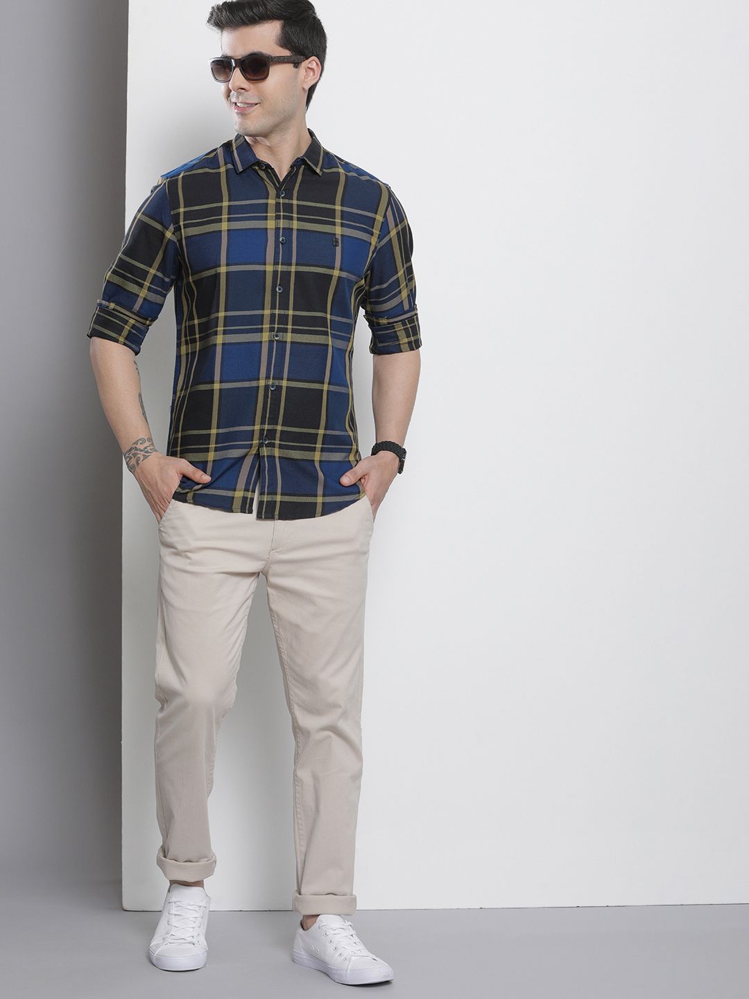 The Indian Garage Co Men Blue & Black Checked Pure Cotton Casual Shirt