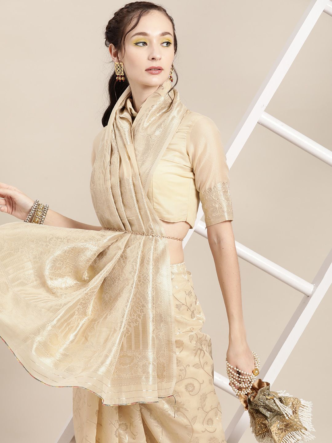 Saree mall Floral Silk Blend Saree with Woven Design border
