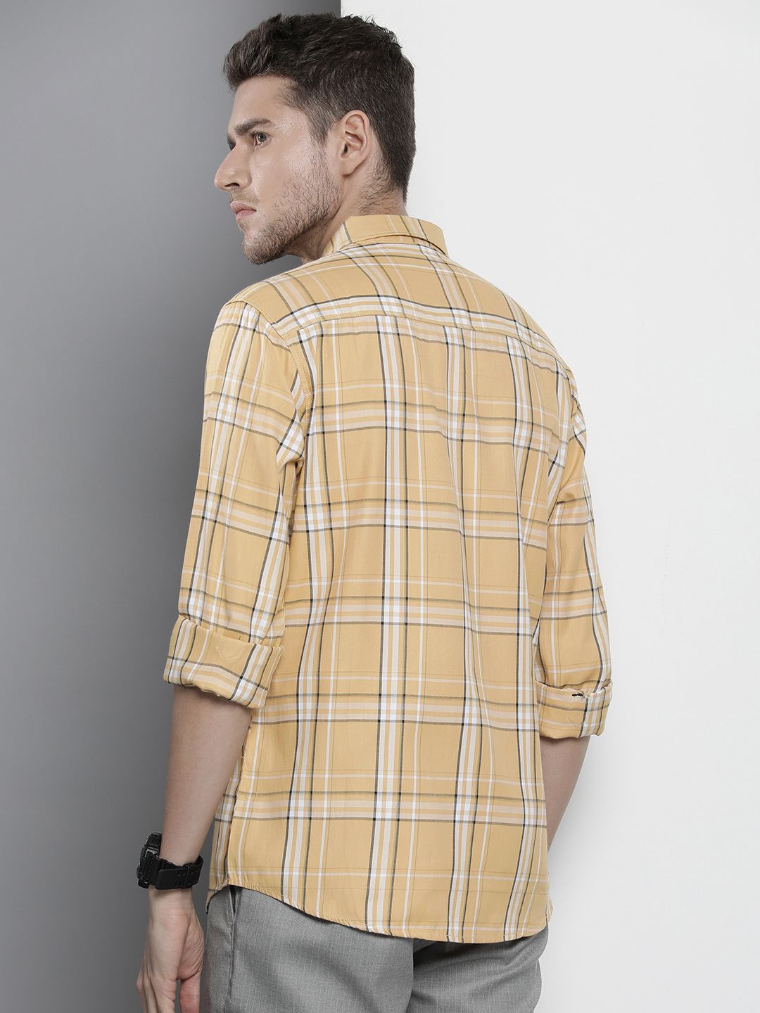 The Indian Garage Co Men Slim Fit Opaque Checked Casual Shirt