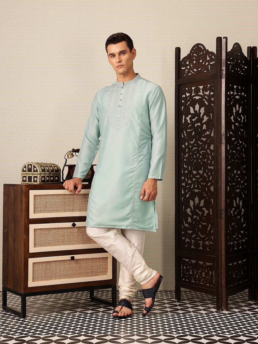 House of Pataudi Floral Embroidered Sequinned Straight Jashn Kurta