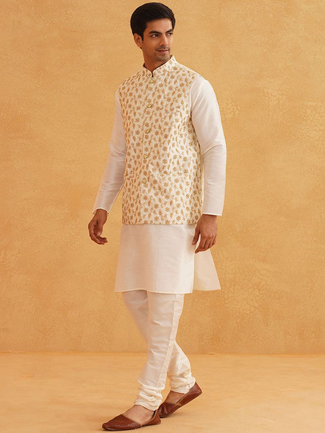 SOJANYA Kolar Band Lengan Panjang Kurta Biasa Dengan Churidar Dengan Jaket Nehru