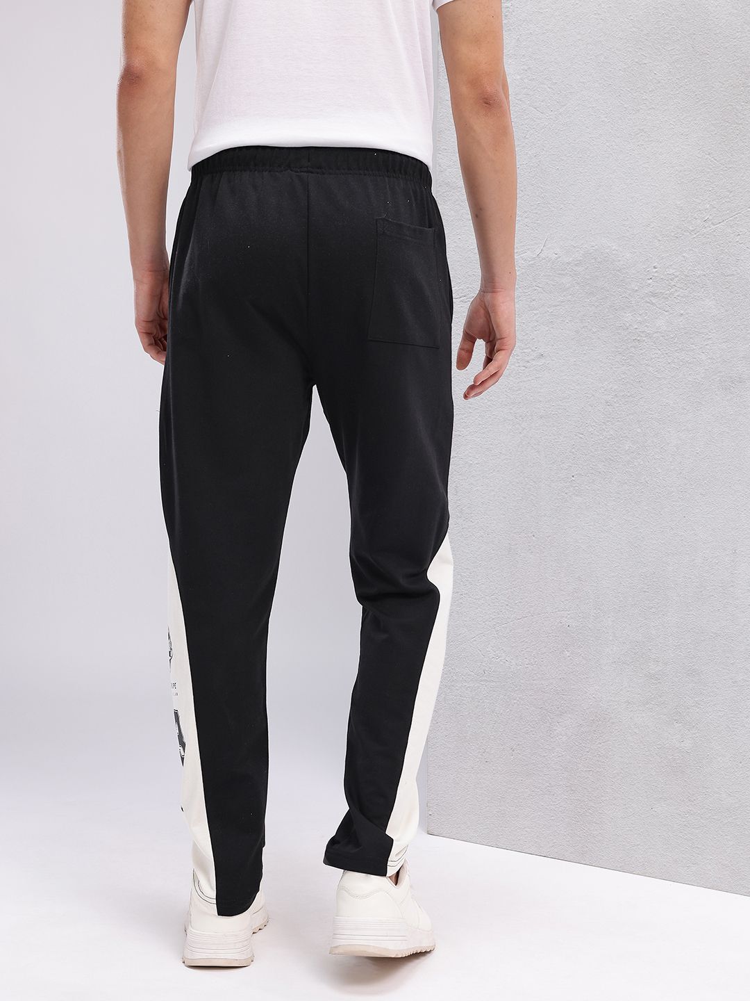 HRX by Hrithik Roshan Men Colourblocked Lifestyle Joggers