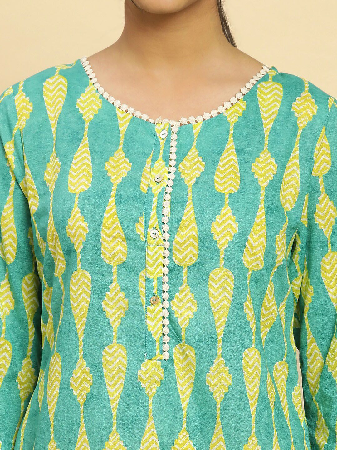 W Round Neck Regular Sleeves Straight Kurta
